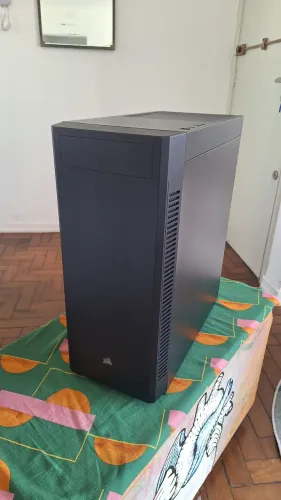 Gabinete Corsair 110R Mid gamer tower