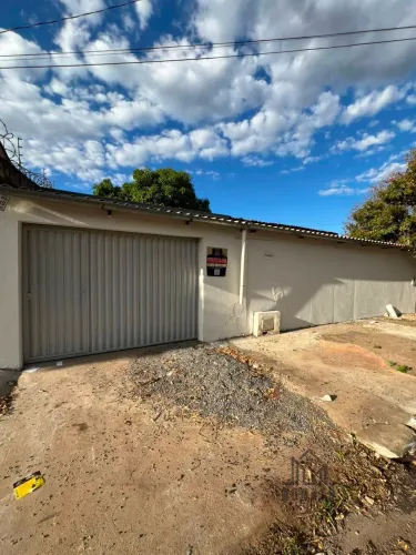 OPORTUNIDADE CASA A VENDA AREA TOTAL DE 360M² NO BALNEARIO POR R$ 270 MIL