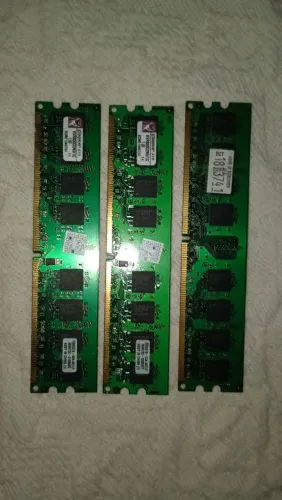 Três memória ram de 1g