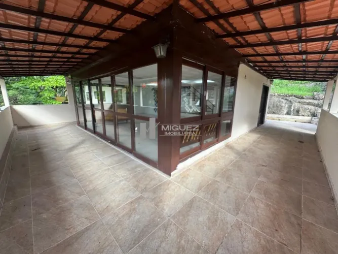 Linda Casa à Venda, Aproximadamente 340m² Rua Rubineia - Itanhangá - Condomínio Village da