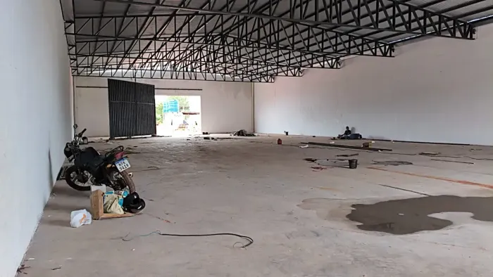 Excelente Barracão DE 730 M2 com pàtio e doca em Varzea Grande -MT