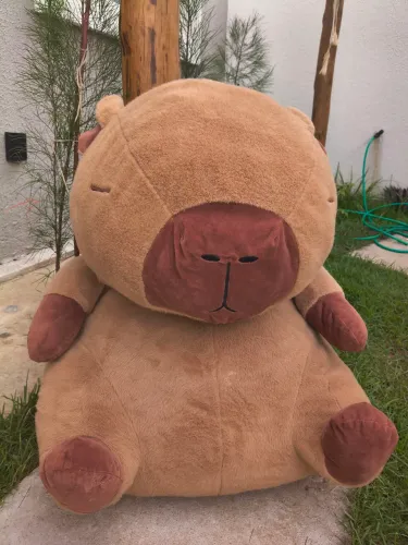 Brinquedos, pantufas e pelúcias