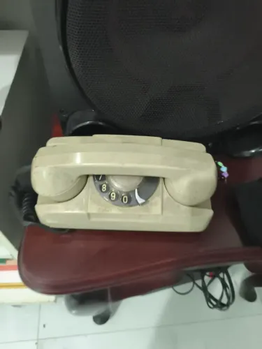 Telefone de mesa antigo em ótimo estado