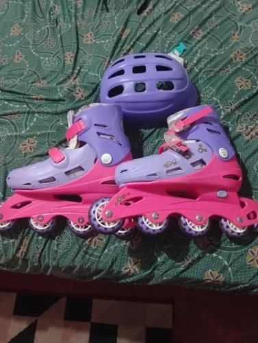 Patins rosa e lilás. 