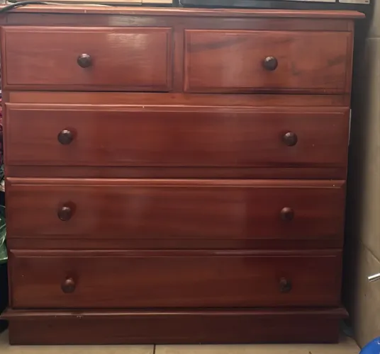 Vendo cômoda em madeira