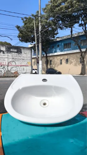 Lavatório de louça 