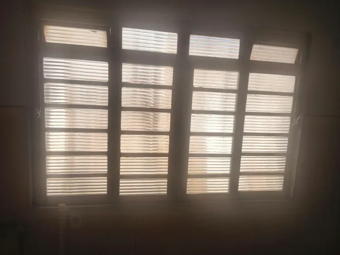 Vendo janela para área de serviço