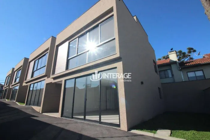 Sobrado com 3 Quartos para alugar, 124 m² por R$ 5.017/mês - Santa Felicidade - Curitiba/P