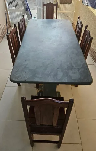 Vendo Mesa de ardósia com jogo de 6 cadeiras de madeira 