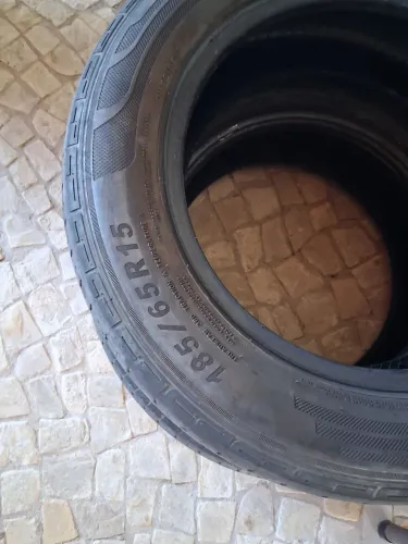 Vendo 2 pneus aro 15 valor 260 reais. 