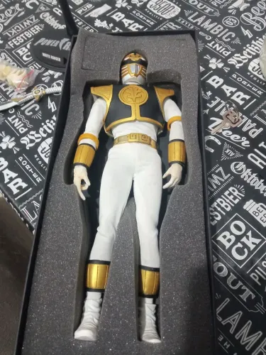 Power Rangers Branco Custom 30cm + Base