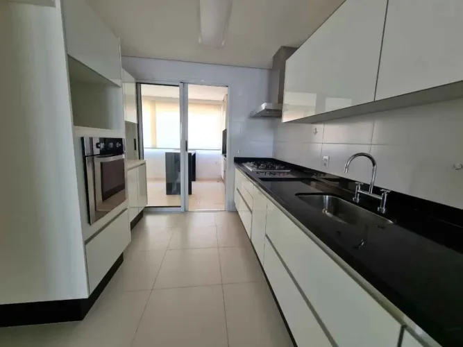 Lindo apartamento com varanda gourmet , completíssimo em armários, ar condicionado , muito
