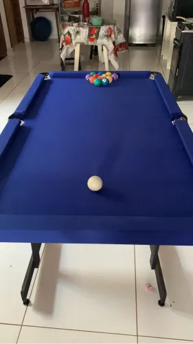 Vendo mesa de sinuca com pés dobrável