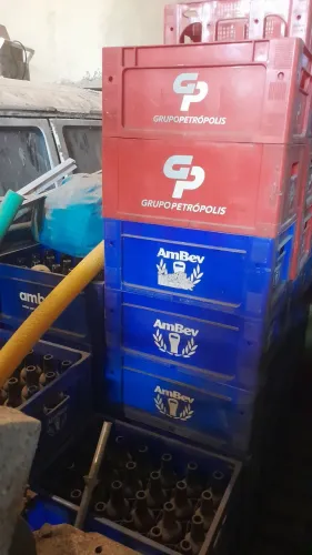 Vasilhames de periguete skol com caixa.