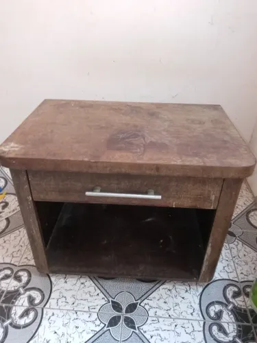 CRIADO MUDO