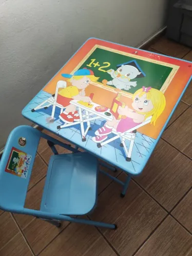 Mesinha com cadeira infantil