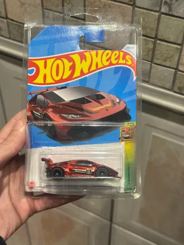 Hot Wheels Lamborghini Huracan LP 620-2 SUPER STH 2024 LACRADA Pneus de borracha 