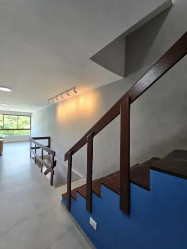 Casa reformada c/ 3 quartos e rooftop | Condomínio a 500m da praia - Enseada dos Corais