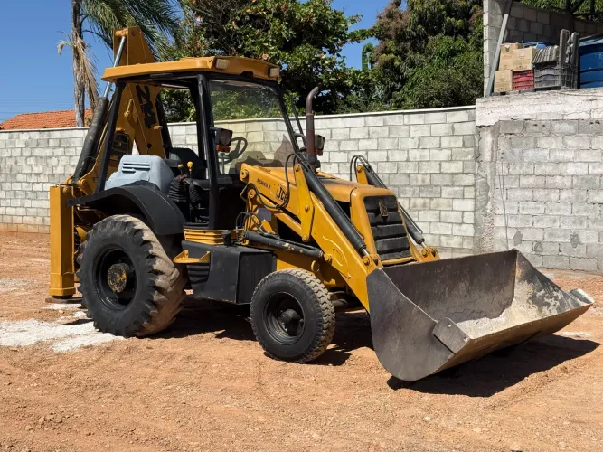 Retroescavadeira JCB 214 Ano 2002 OPERANDO