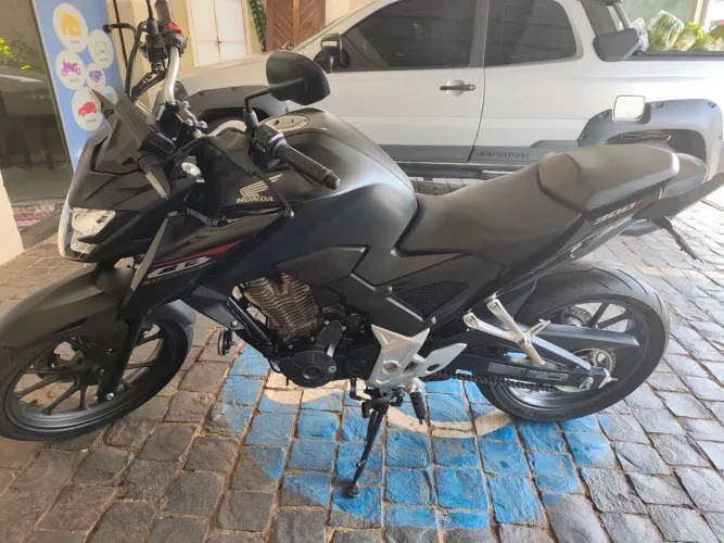 CB300 Twister Preta impecável