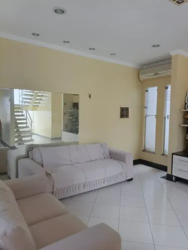 CASA DUPLEX DE ALTO PADRÃO COM ENERGIA SOLAR / PARA FINS COMERCIAIS