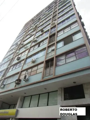 Sala no Edf. Antonio Velho, Semi-Mobiliada na Rua Sto. Antonio px P. Vargas.