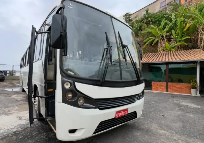 ÔNIBUS COMIL VERSATILE