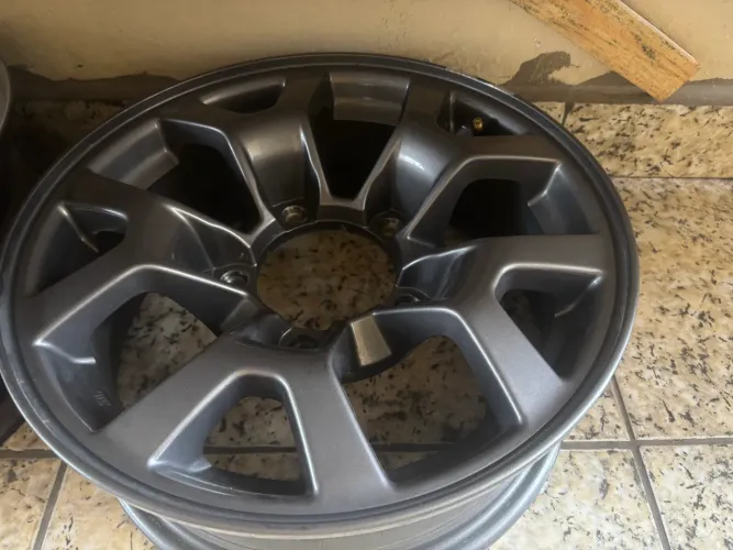 Roda Suzuki Jinmy aro 15 unidade avulsa 