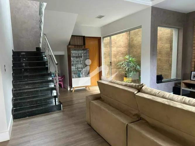 Casa com 3 dormitórios à venda, 176 m² por R$ 1.200.000,00 - Jardim Botânico - Uberlândia/