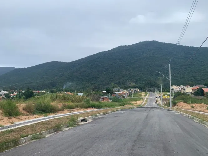 Terreno com 360 m², Escritura Pública. Financiamento no Rio Vermelho, Florianópolis