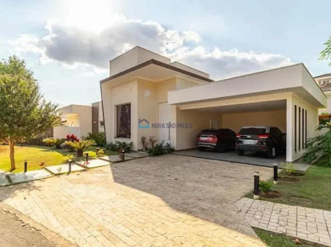 Casa em condomínio fechado com 1.051m² de terreno - Sorocaba.