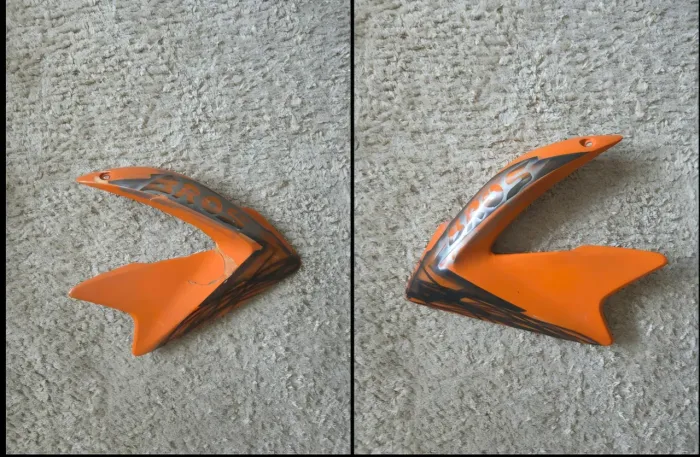 Vendo par da tampa lateral da moto honda BROS 