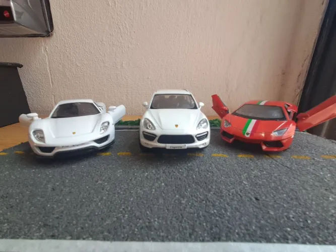 Miniaturas de porsche e lamborghini 1/38