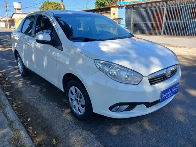 Fiat Grand Siena Attrac. 1.4 EVO F.flex 8V 2013