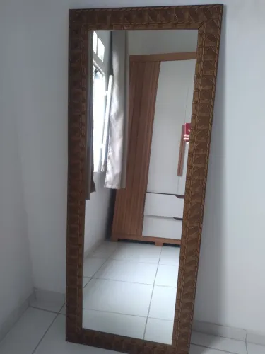 Vendo um espelho corpo inteiro 