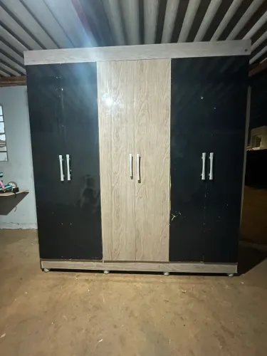 Vendo guarda roupa usado ! Em bom estado , ENTREGA E MONTAGEM GRÁTIS 