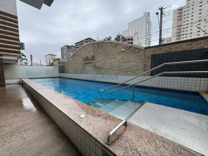 Apartamento à venda em Praia Grande na Aviação, a 500m da praia, com 47m² útil