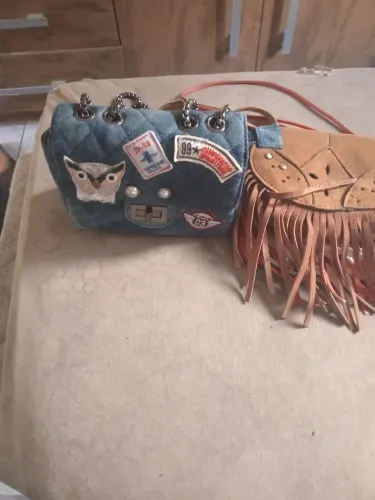 Vende se algumas bolsas