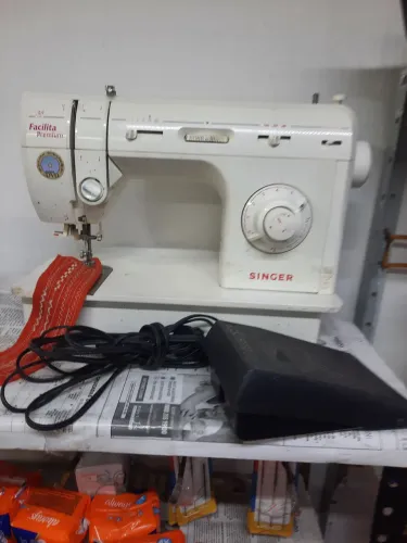 Máquina de costurar elétrica 