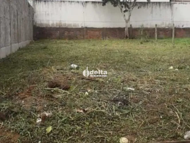 Terreno disponível para venda no bairro Granada em Uberlândia-MG