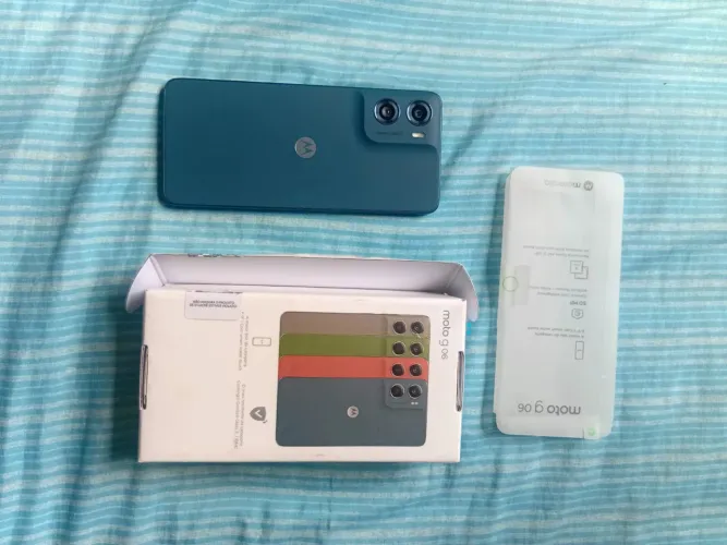 Smartphone Motorola Moto G06 4G Tela 6,9? 128GB Câmera 50MP 4 GB + 4 GB RAM