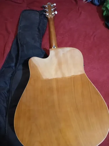 Vende-se violão tagima