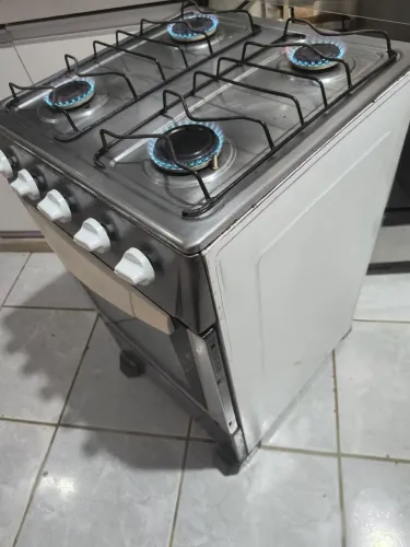 Fogão Atlas 4 bocas manual só o forno automático. Não aceito oferta 
