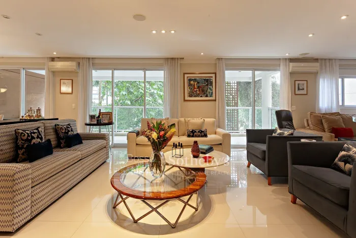 Apartamento ao lado do Pueri Domus com quadra de tênis e vista arborizada