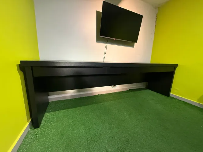 Mesa Preta de 2,65 metros de largura 