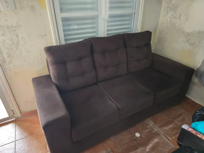 Sofá marrom 3 lugares