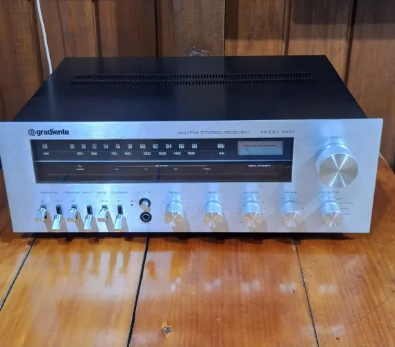 Clássico Receiver Gradiente model1200 excelente estado e funcionamento!!!