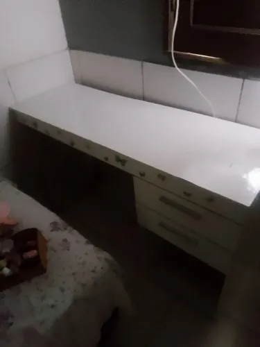 CAMARIM E MESA DE ESTUDO