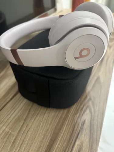 Fone de ouvido Beats Solo 4, super novo