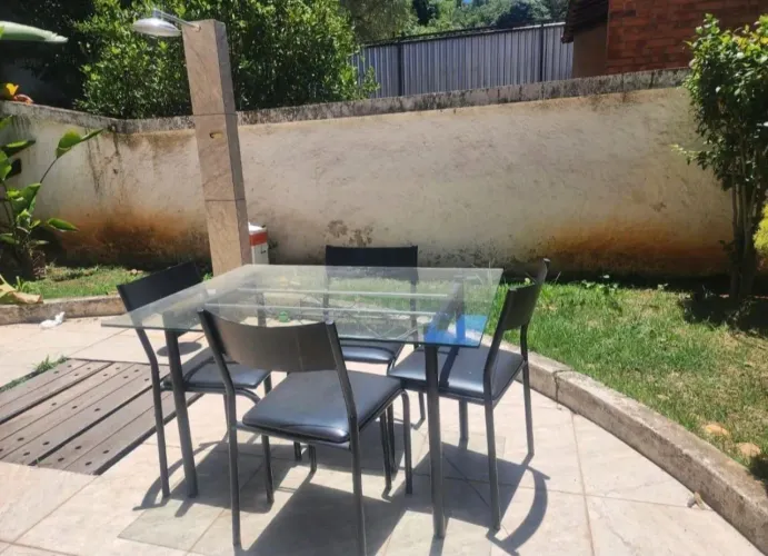 Mesa de vidro + 4 cadeiras